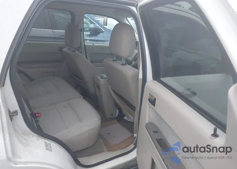 2010 Ford Escape Xlt z USA, uszkodzony, nr VIN 1FMCU0D7XAKD34093